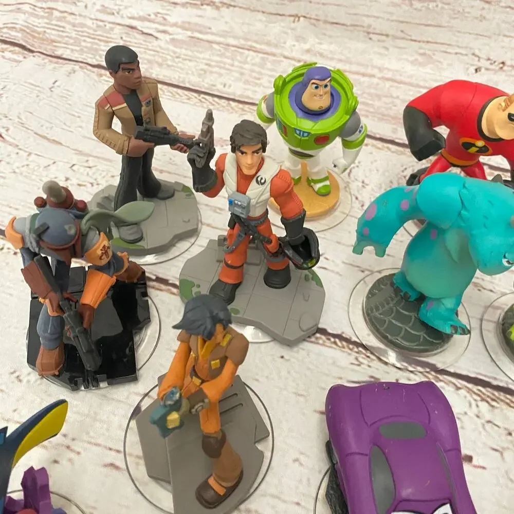 DISNEY INFINITY Large Lot 28 Pieces Figures Power Discs Star Wars Pixar